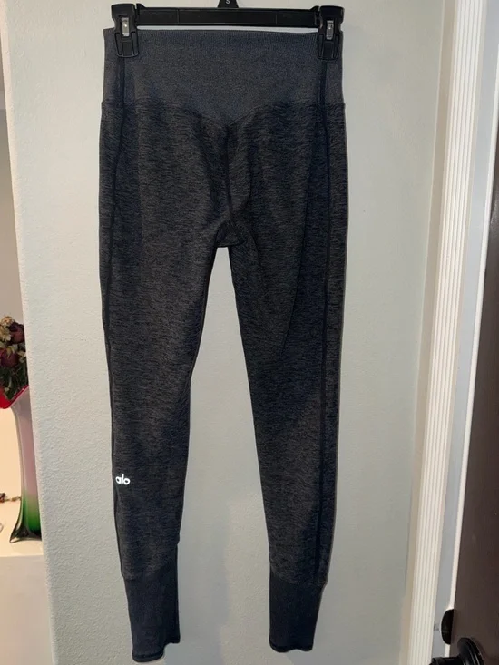 Alo Women’s Dark Grey Heathered High-Waist Alosoft Leggings - Picture 8 of 10